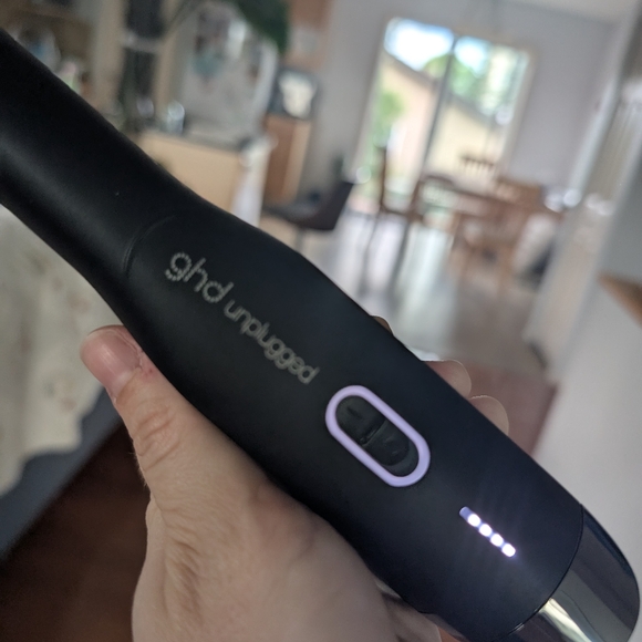 GHD Unplugged Styler - Picture 2 of 5